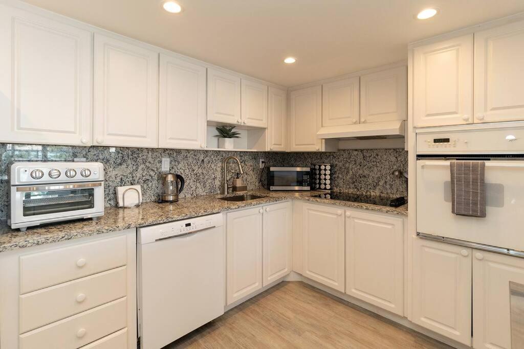 Stunning & Spacious Resort-Style Condo Across From Beach! Miami Beach Exterior foto